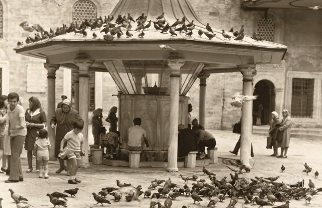 The courtyard of Eyüp Sultan Mosque