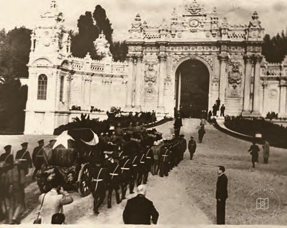 Atatürk's coffin being moved from Dolmabahçe Palace