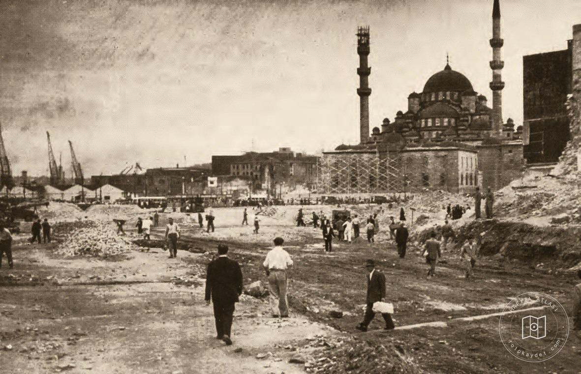 Eminönü–Unkapanı road after demolition of the Fish Market