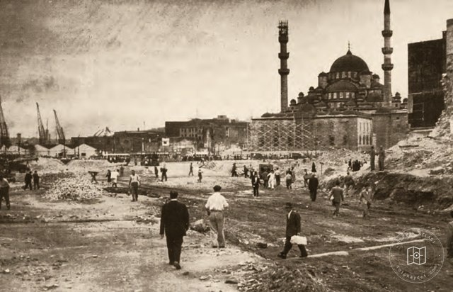 Eminönü–Unkapanı road after demolition of the Fish Market