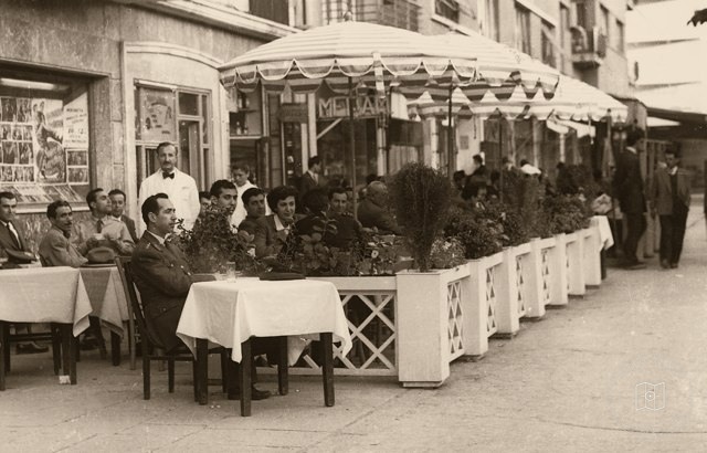 An outdoor restaurant in Istanbul