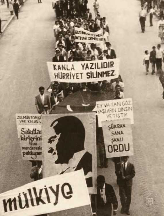 Demonstrators after 27 May