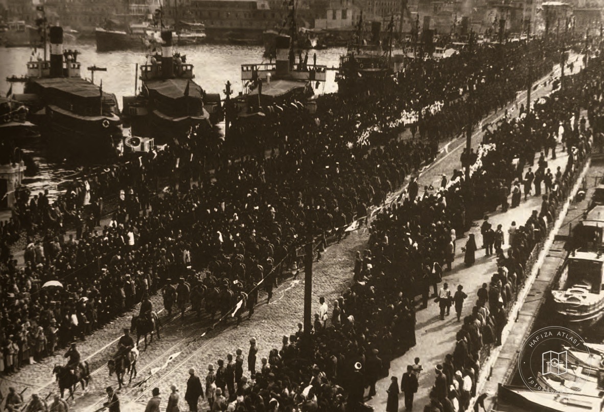 Occupation forces leaving Istanbul