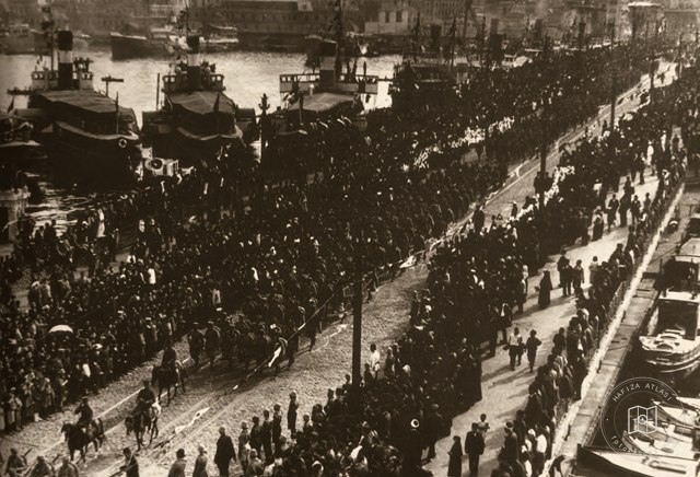 Occupation forces leaving Istanbul