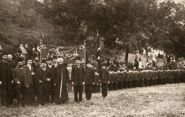 İstanbul Numune Mektebi öğretmen ve öğrencileri