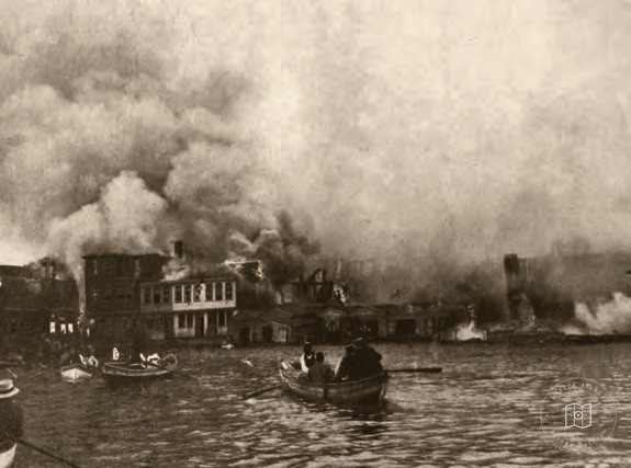 The Balat fire seen from the Golden Horn