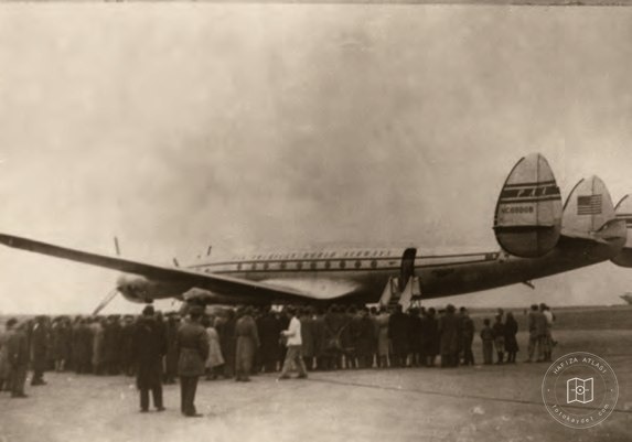 Passengers boarding an aircraft at Yeşilköy Airport
