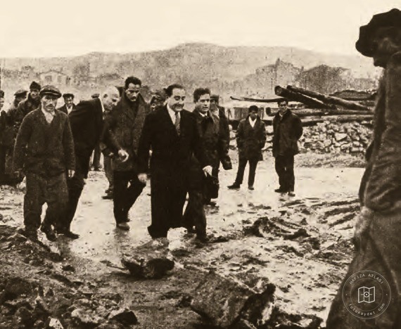 Adnan Menderes imar çalışmalarını denetlerken