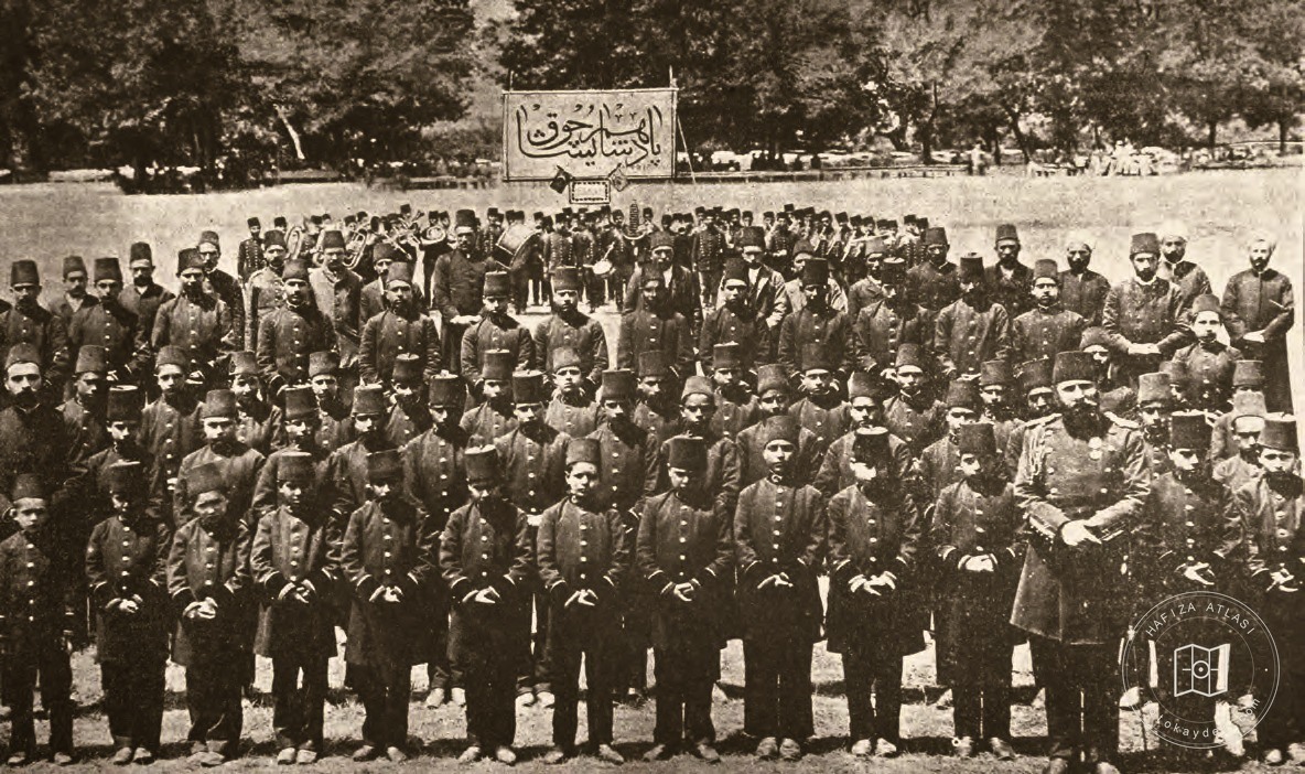 Aşiret Mektebi öğrencileri