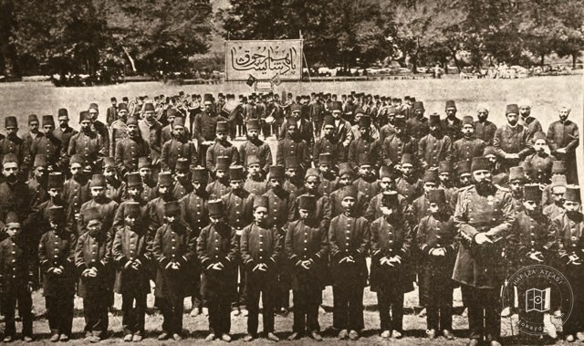 Aşiret Mektebi öğrencileri