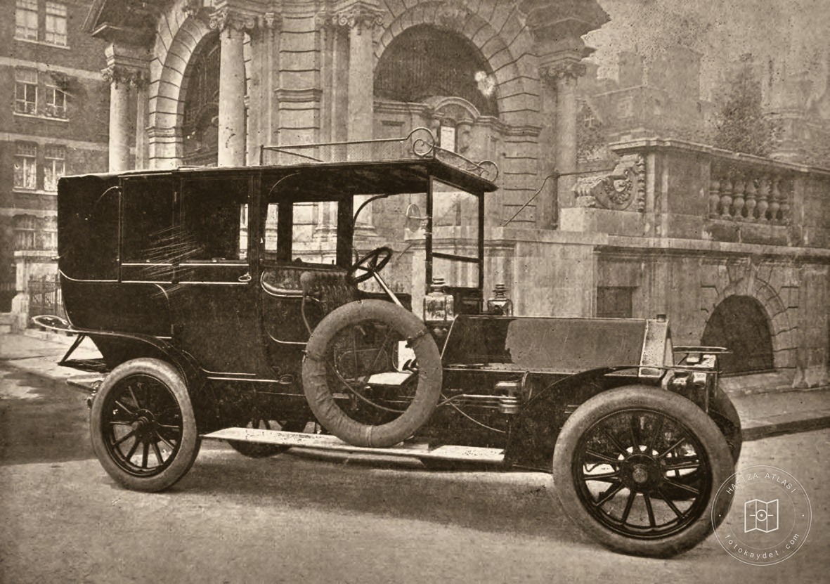 An automobile in Istanbul