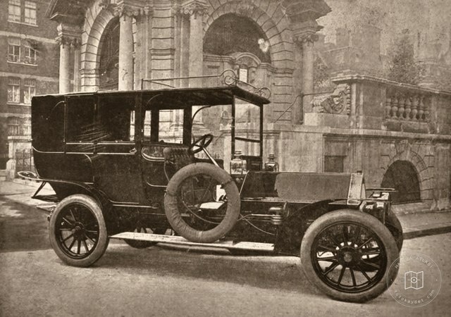 An automobile in Istanbul