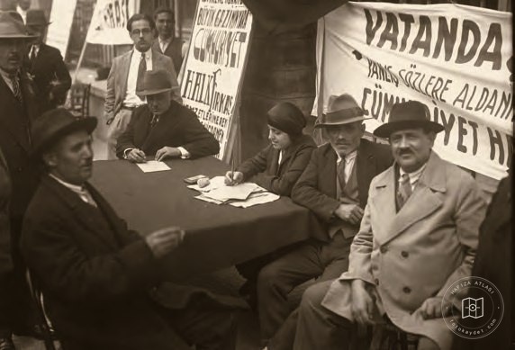 An election campaign in Istanbul