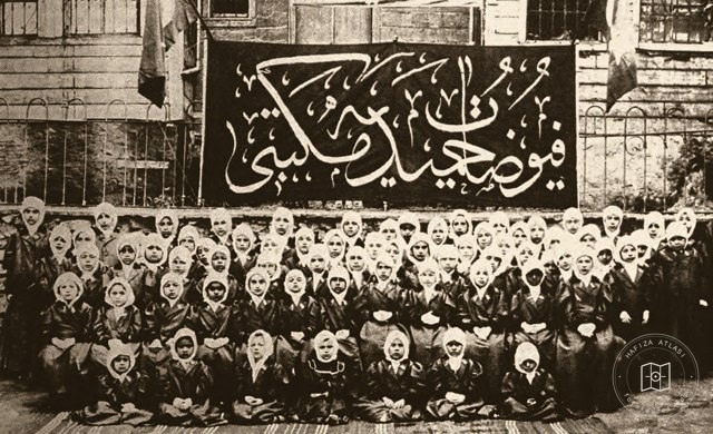 Füyuzat-ı Hamidiye Mektebi öğrencileri