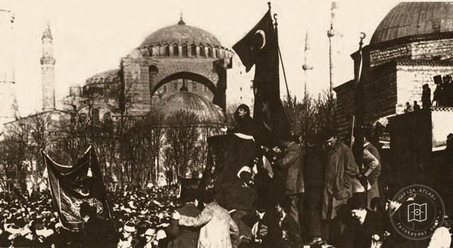 İzmir’in işgalini protesto etmek için düzenlenen Sultanahmet Mitingi