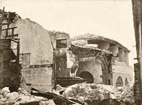 10 Temmuz 1894 depreminde Beyazıt’ta tramvay yolu civarındaki bakırcı dükkanları