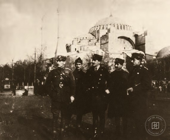 Occupation commanders and soldiers in Istanbul
