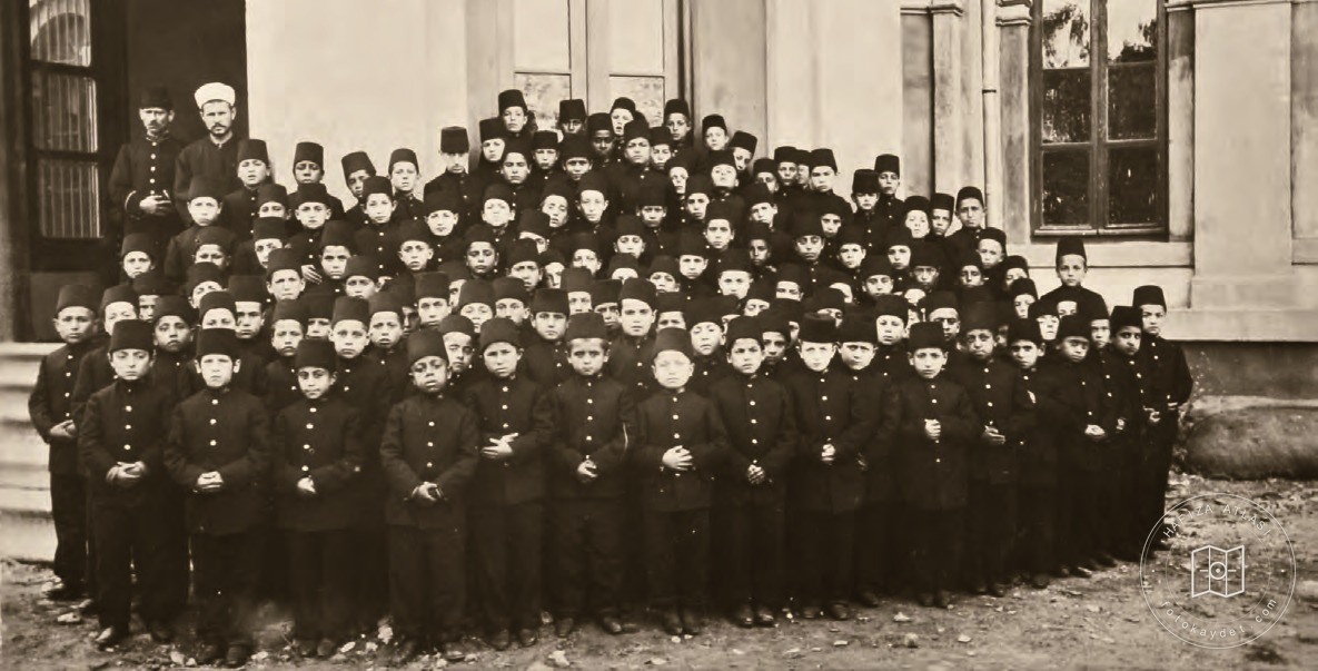 Children at Darülhayr