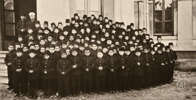 Children at Darülhayr