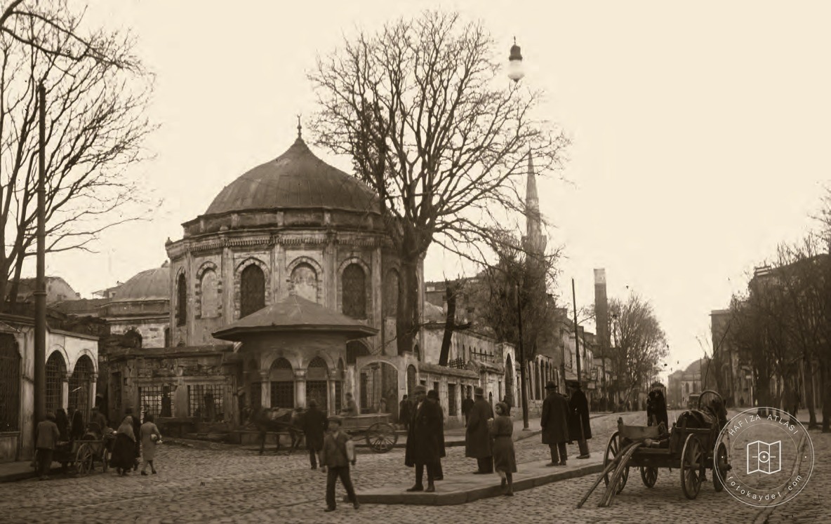 Divanyolu'nda Sinan Paşa Türbesi ve sebili