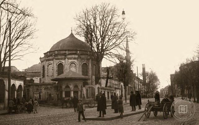 Divanyolu'nda Sinan Paşa Türbesi ve sebili