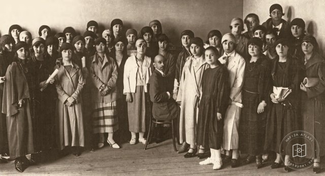 Darülelhan'da koro sınıfı ve Edgar Manas