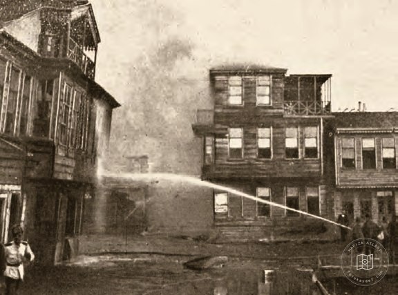 The Balat fire seen from the Golden Horn