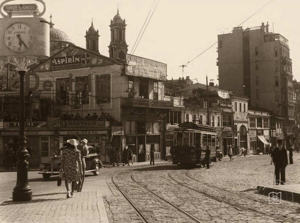 Tram turning from İstiklal Avenue toward Taksim