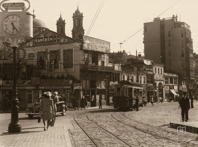 Tram turning from İstiklal Avenue toward Taksim