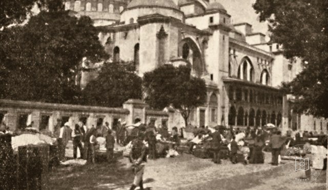 Fire survivors and their belongings in the courtyard of Süleymaniye Mosque