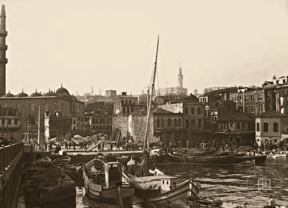 Genişletilmeden önce Eminönü Meydanı