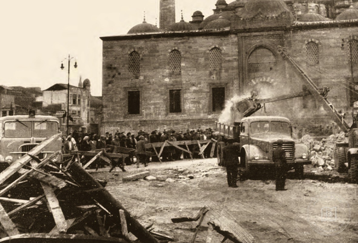 Eminönü Yeni Cami çevresinde yıkımlar