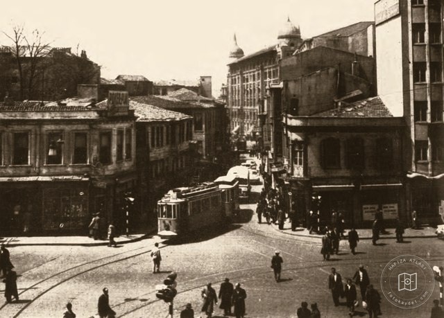Sirkeci Square and the Fourth Vakıf Han