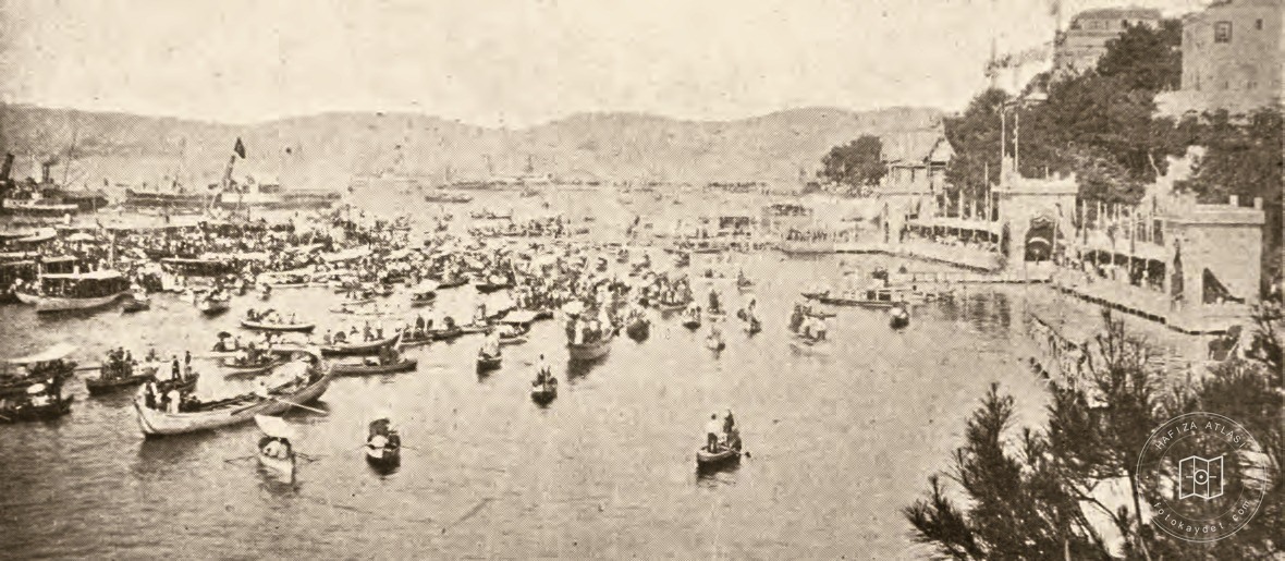 A rowing race in Büyükada
