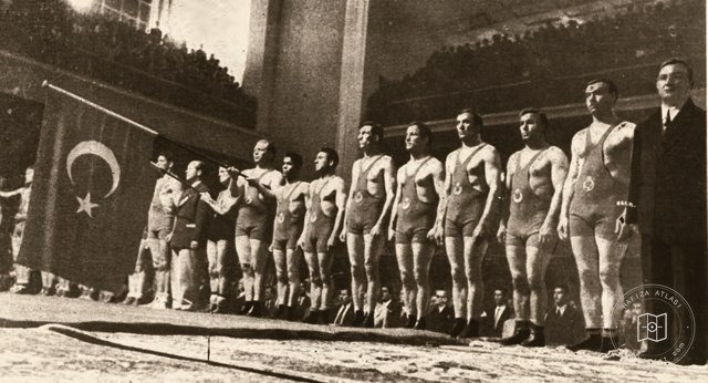 1949’da İstanbul Spor ve Sergi Sarayı’nda düzenlenen Avrupa Serbest Güreş Şampiyonasında şampiyon olan Milli takımımız