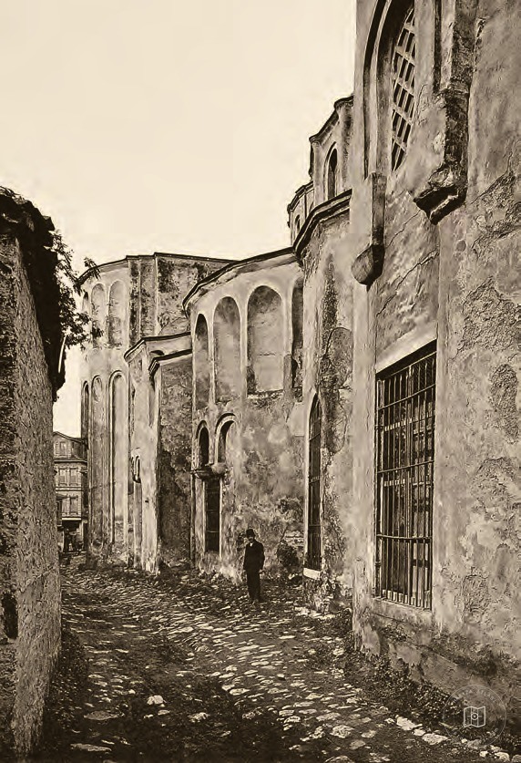 Zeyrek Camii’nin dış görünümü