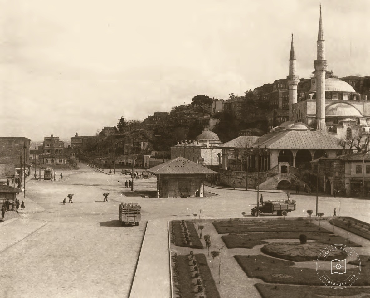 Üsküdar Meydanı, Mihrimah Sultan Külliyesi ve III. Ahmet Çeşmesi