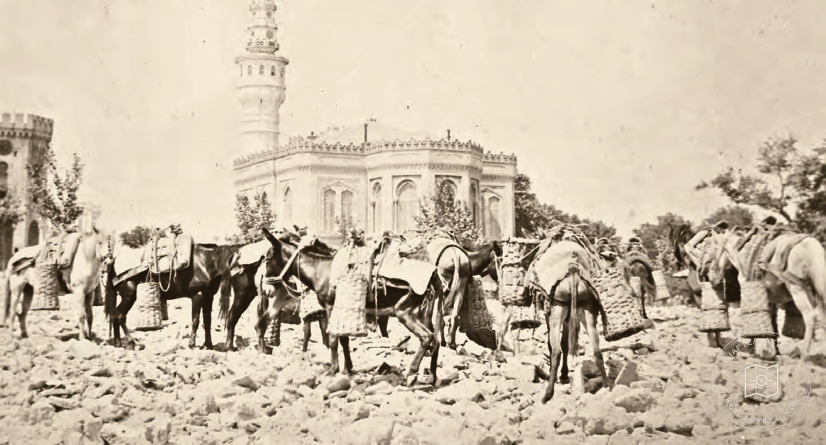 Clearing rubble outside the Ministry of War after the 1894 earthquake