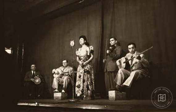 Selahattin Pınar and Safiye Ayla on stage