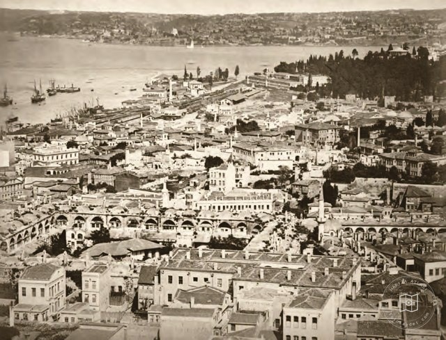 Eminönü ve karşıda Üsküdar