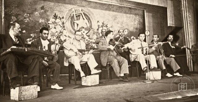 Selahattin Pınar and Safiye Ayla on stage
