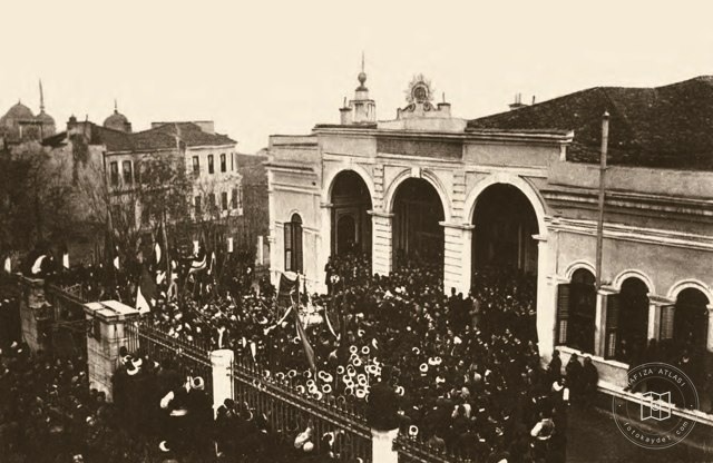 Bâb-ı âli önündeki seçim sandığında Sadrazam’ın oyunu kullanması