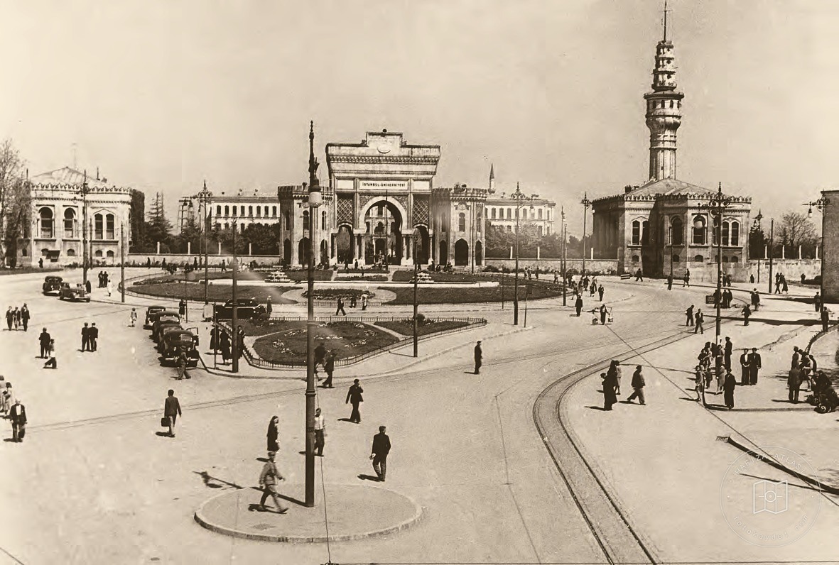 Beyazıt Meydanı ve Haydar Bey Havuzu