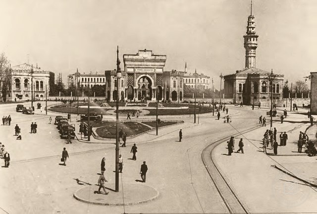 Beyazıt Meydanı ve Haydar Bey Havuzu
