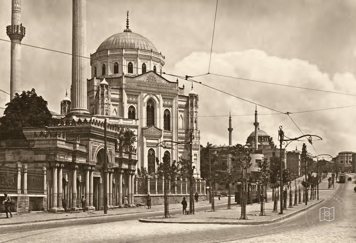 Aksaray'da Pertevniyal Valide Sultan Camii