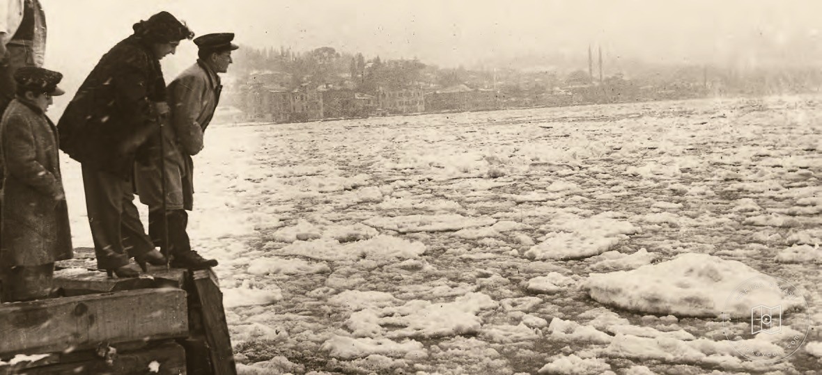 Ice floes filling the Bosphorus, February 1954
