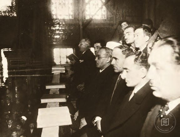 Muezzins and reciters reading the Quran in Turkish