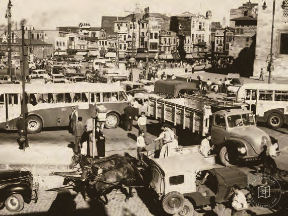 Yeni Cami’nin önü
