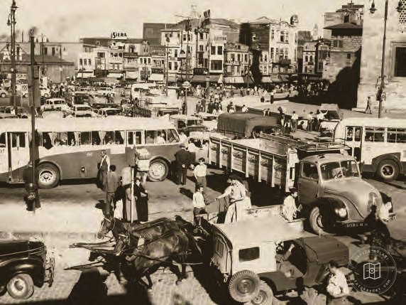 Yeni Cami’nin önü