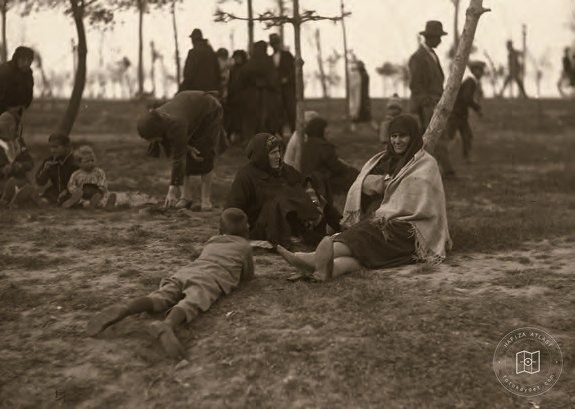 Istanbul residents on a picnic outing